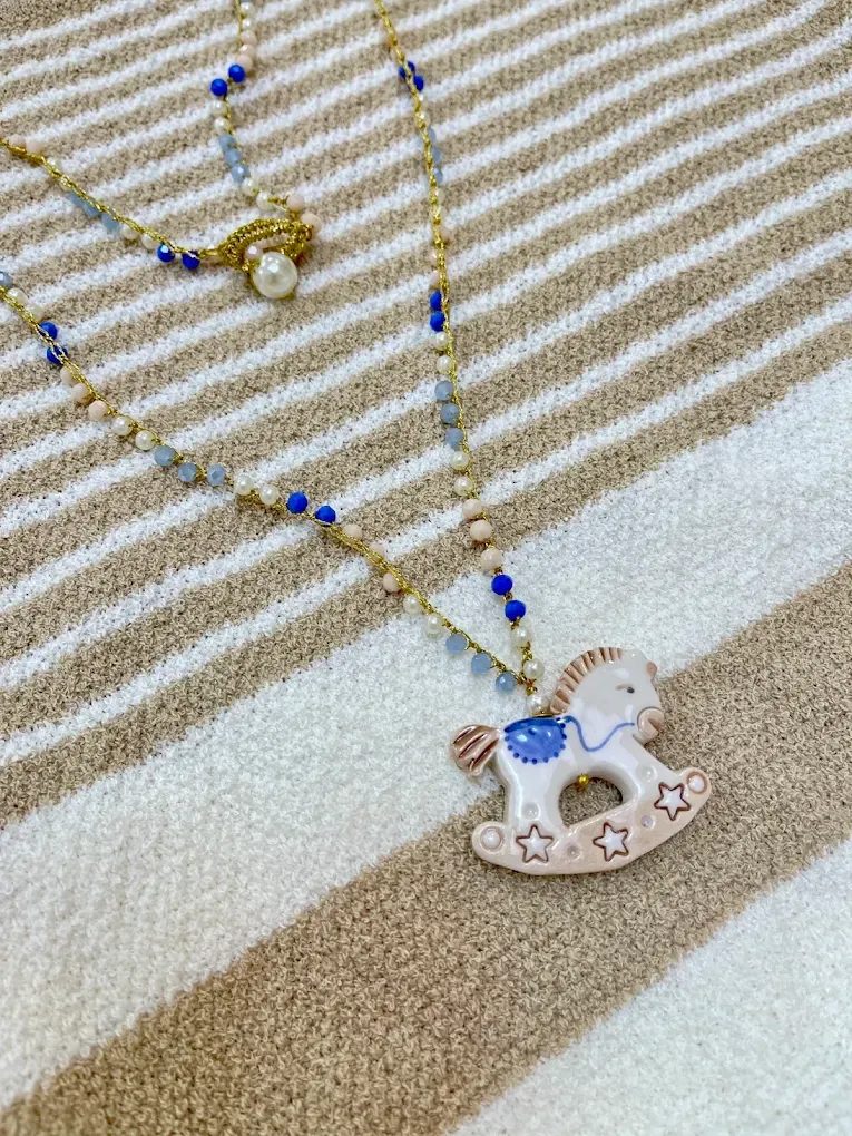 Collar artesanal de la sección de bisutería de Señorita Naif